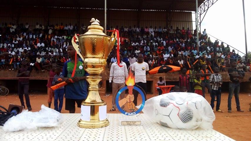Evénement en côte d'ivoire dans le cadre du programme sport avec remise du trophée